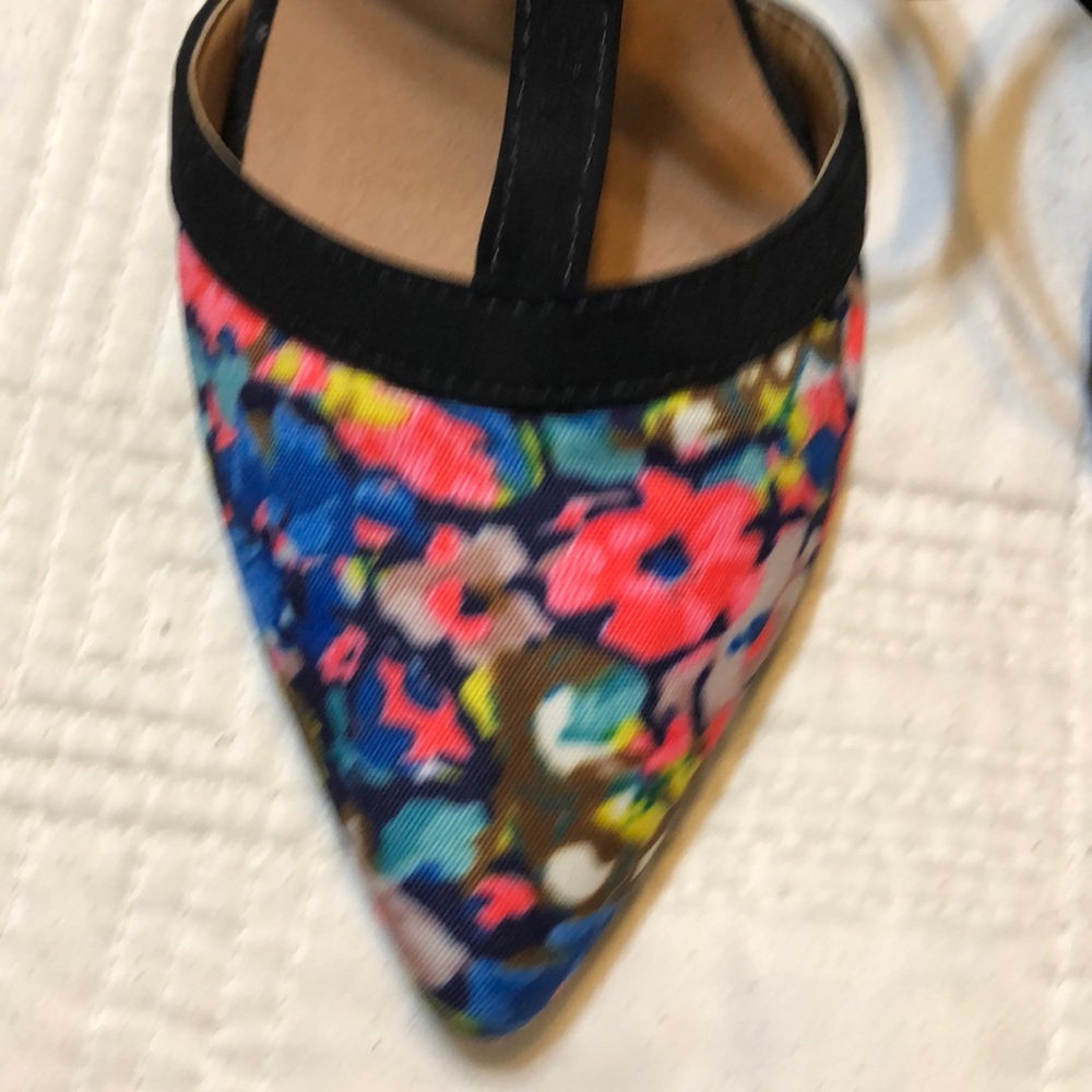 Shoes - Picture 2 of 6